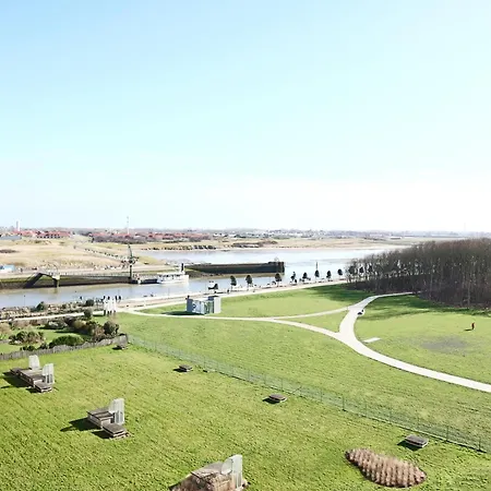 With View Of The Harbor Channel Apartment Nieuwpoort